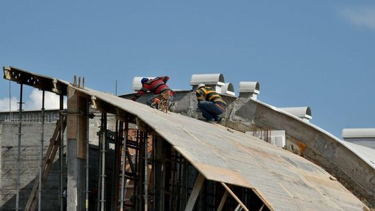 Lublin. Problemy z dachem szkoły