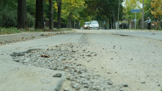 Lublin: Prowizorka na ulicy. Rozkopali jezdnię i nie poprawili, kierowcy się skarżą