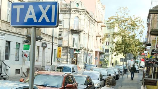 Lublin: Przestawili postój taksówkowy w centrum miasta. Mandat goni mandat, a na kołach szczęki