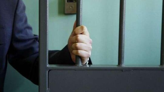 Lublin: Przez 17 godzin konał w celi. Policjant mówił o nim "śmierdziuch"