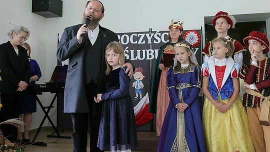 Lublin: Rabin zaśpiewał, ksiądz pokropił i... budynek oddany!