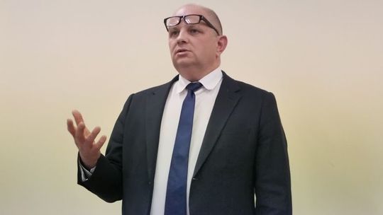 Lublin: Radny straszył zajęciami z masturbacji dla czterolatków. Ale PiS przegrał w sprawie "ideologii LGBT"