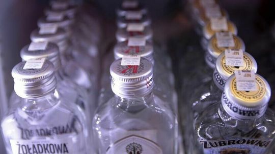 Lublin. Regularnie kradł ze sklepu wódkę. W sumie uzbierało się kilkadziesiąt butelek