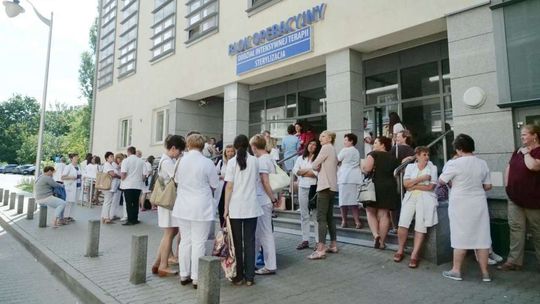 Lublin: Rozpoczął się protest pielęgniarek w SPSK4 [wideo, zdjęcia]