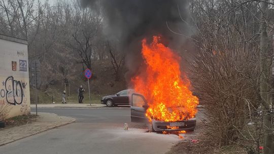 Lublin. Samochód osobowy doszczętnie spłonął