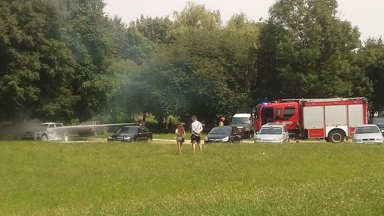 Lublin. Samochód spłonął na parkingu