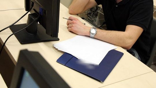 Lublin: "Ściągają całe klasy do sali, mówią na jakie projekty głosować". Rodzic zarzuca szkole nieuczciwość