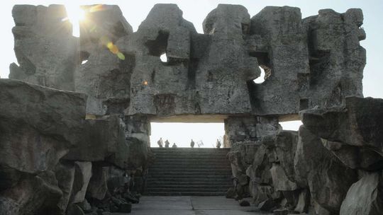Lublin: Ściągnął spodnie w byłym obozie zagłady na Majdanku. Uczeń z Izraela usłyszał zarzuty