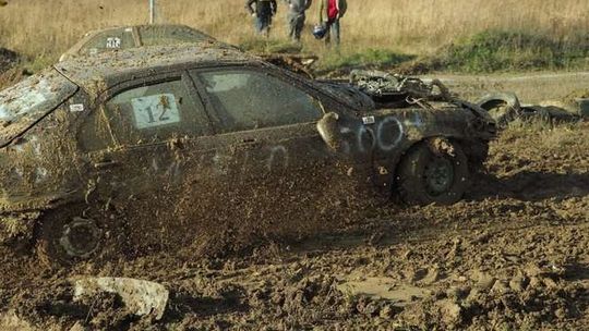 Lublin: Ścigali się wrakami, by pomóc Monice i Milenie [zdjęcia]