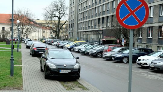 Lublin: Straż Miejska zapowiada walkę z kierowcami rozjeżdżającymi trawniki