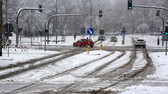 Lublin. Strażacy też mają ręce pełne roboty przez śnieg