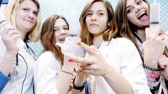 Lublin: Studenci Uniwersytetu Medycznego zapraszają maturzystów (zdjęcia)