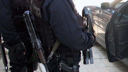 Lublin: Student chciał nielegalnie kupić broń, sprzedawca zadzwonił po policję. Jest wyrok