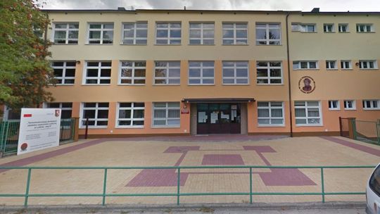 Lublin: Szkoła zapraszała na jubileusz 100-lecia. Rodzice: Ale powstała 103 lata temu