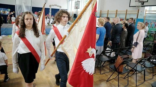 Lublin: Sztandar tej szkoły ma 60 lat. "To więź, która łączy pokolenia"