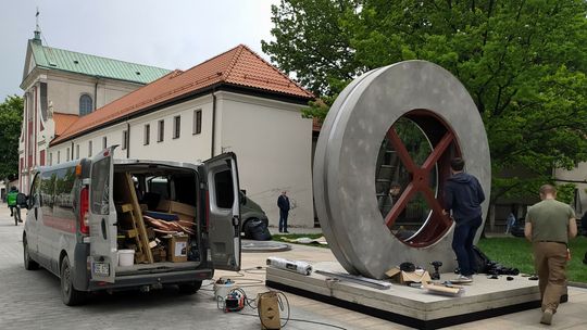 Lublin: Tajemnicza instalacja powstaje na pl. Litewskim