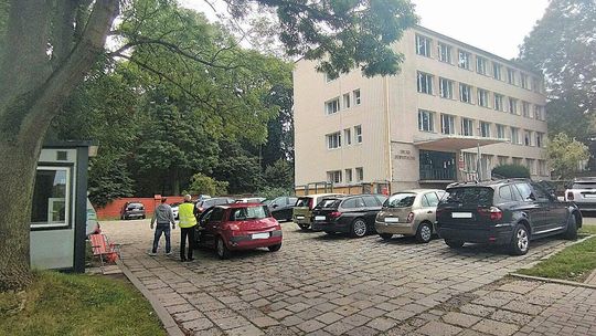 Lublin. Teraz jest tu płatny parking. Ale działka idzie na sprzedaż