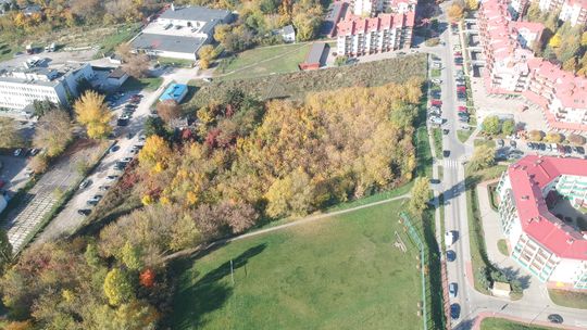 Lublin: Teraz jest tu trawiaste boisko i zieleń. Ale może powstać blok