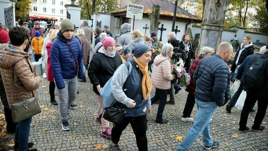 Lublin. Tłumy na cmentarzu przy Lipowej