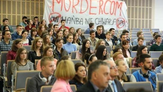 Lublin: Transparentem w konsula Ukrainy. Młodzież Wszechpolska wyproszona z UMCS