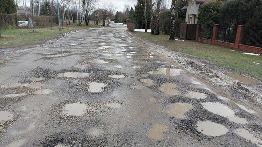 Lublin. Tu nawet dziury są dziurawe. Tak wygląda dojazd do żłobka i szkoły