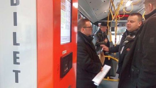 Lublin: W nowych autobusach miejskich zapłacisz kartą za bilet. Zbliżeniowo 