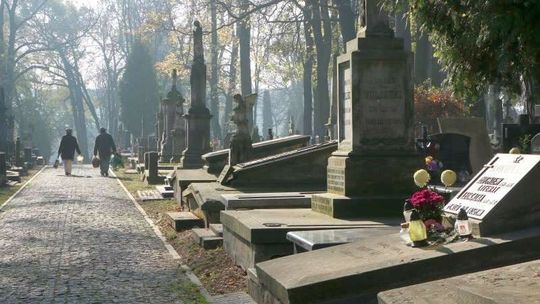 Lublin: Więcej miejsc parkingowych, specjalne linie na cmentarze