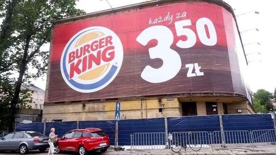 Lublin: Wielka reklama hamburgerów zniknie z budynku na Podzamczu