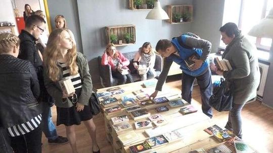Lublin: "Wielkawymiana" książek. Nie taka wielka, ale debiut udany (zdjęcia, wideo)