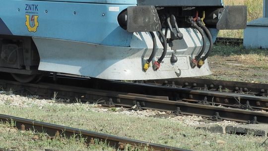 Lublin: Wjechał pod pociąg i uciekł. Tory były zablokowane przez 2 godziny