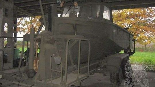 Lublin: Wojsko sprzedaje stary sprzęt. Można kupić kuter, żuka i traktor [ceny]