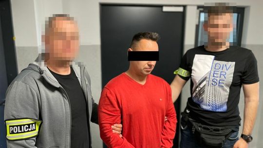 Lublin. Wpadli na gorącym uczynku z fałszywą odznaką policji w kieszeni