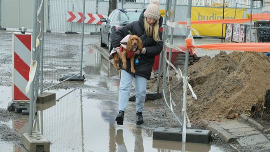 Lublin. Wpław przez Dworcową. Piesi skarżą się na utrudnienia