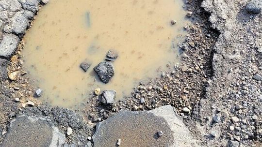 Lublin. Wraz ze śniegiem stopniał asfalt