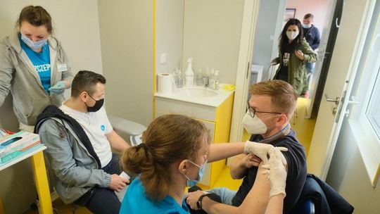 Lublin: Wydłużony czas pracy mobilnego punktu szczepień