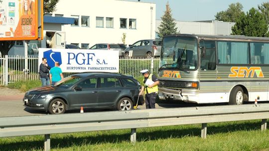 Lublin: Wypadek na al. Spółdzielczości Pracy. Zderzenie autokaru i dwóch samochodów [zdjęcia]