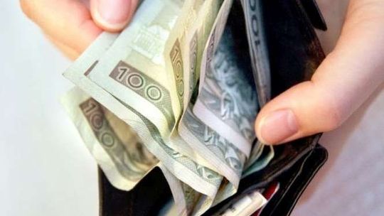 Lublin: Wypłaciła 20 tys. zł i zostawiła je przy koszu na śmieci