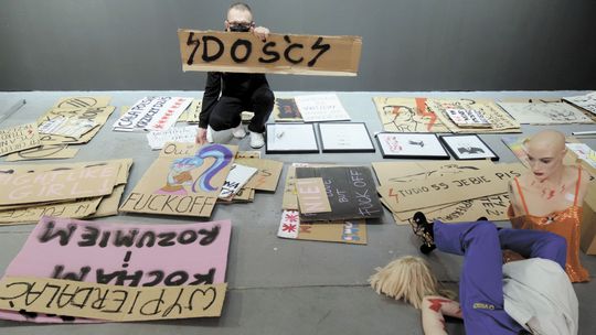 Lublin: Wystawa - manifest "Nigdy nie będziesz szła sama" czeka na transparenty