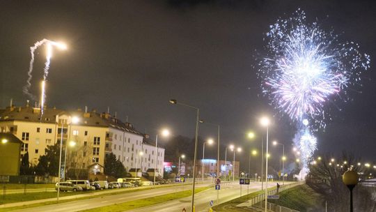 Lublin: Wystraszone fajerwerkami psy pogryzły swoje właścicielki. Podpalony balkon i śmietniki