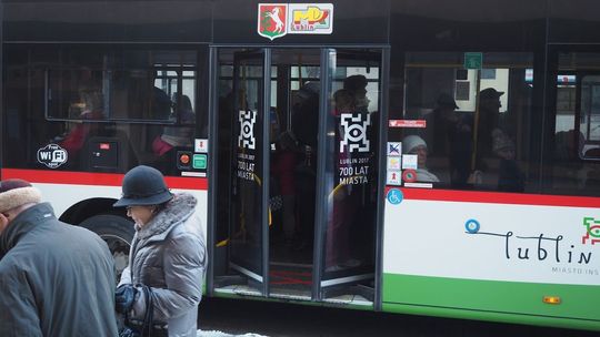 Lublin: Z autobusu w kałużę