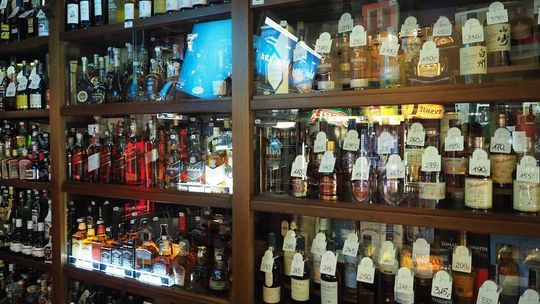 Lublin: Z półki sklepowej zniknął koniak za 4 tys. złotych