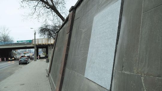 Lublin: Z tej tablicy zniknął napis. Wspominał o „wyzwoleńczych wojskach radzieckich”