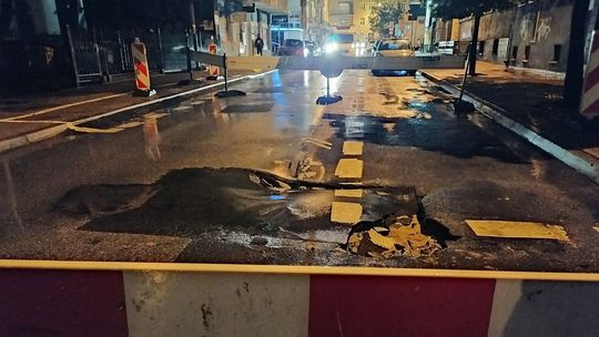 Lublin: Zapadła się jezdnia w centrum miasta