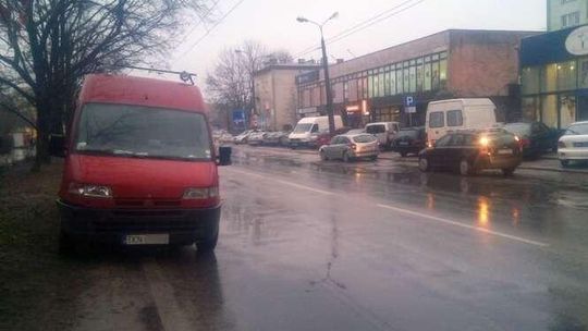 Lublin: Zderzenie busa z nissanem podczas zawracania na ul. Głębokiej