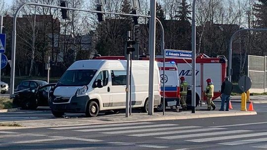 Lublin: Zderzenie dwóch samochodów na skrzyżowaniu ul. Koncertowej i Zelwerowicza