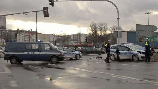 Lublin: Zderzenie mazdy z radiowozem. Duże utrudnienia w ruchu (zdjęcia)