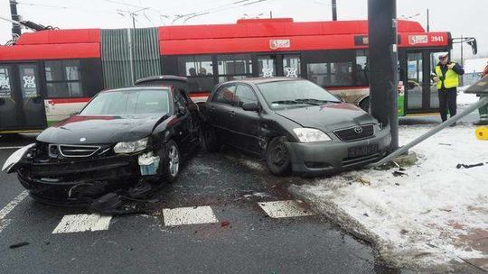 Lublin: Zderzenie saaba i toyoty przy rondzie Krupskiego