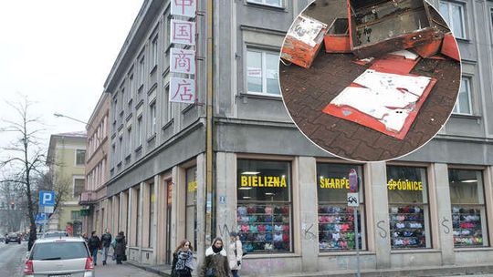 Lublin: Ze starego neonu została sterta złomu. "Pozbywanie się śladów przeszłości"