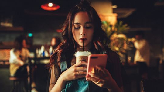 Lublin. Zjesz i wypijesz taniej w restauracjach. Jeżeli schowasz telefon