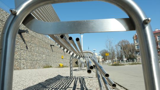 Lublin: Złodzieje idą jak po swoje. Kradną kwiaty, metalowe drzwi, a nawet przywłaszczają mieszkania